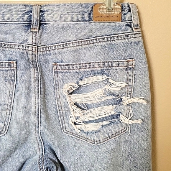 American Eagle Light Wash High Rise Ripped Mom Jeans - Size 4 - Picture 5 of 9
